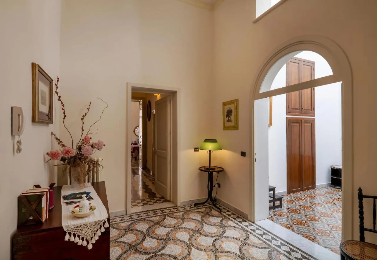 Palazzo Rollo Bed & Breakfast Lecce 2*,